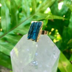 Kyanite Rough Gemstone Ring With Gold