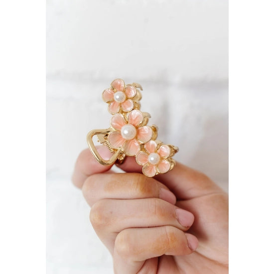 Pearl flower claw clip